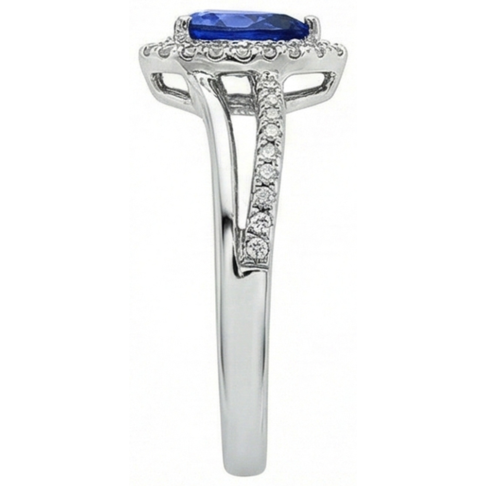 natural round sapphire 5.36ct ring on white background