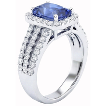 natural round sapphire 5.50ct ring close up detail
