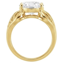 Solitaire Ring 14K Yellow Gold with Brilliant Diamond – profile view