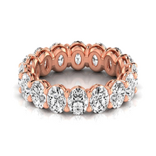 Oval Cut Diamond ring in 14 Karat Rose Gold – front view
