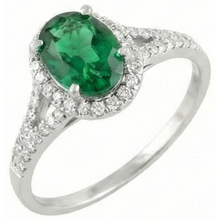 natural round emerald 6.75ct ring close up detail