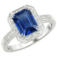 natural emerald sapphire 6ct ring close up detail