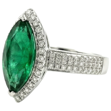 8.50 Carats Green Emerald With Natural Earth Mined Diamond Ring White Gold Fine Jewellery