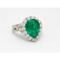 9 Carats Pear Cut Green Emerald Diamond Engagement Ring White Gold 14K