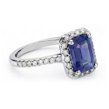 natural emerald sapphire 3.50ct ring close up detail