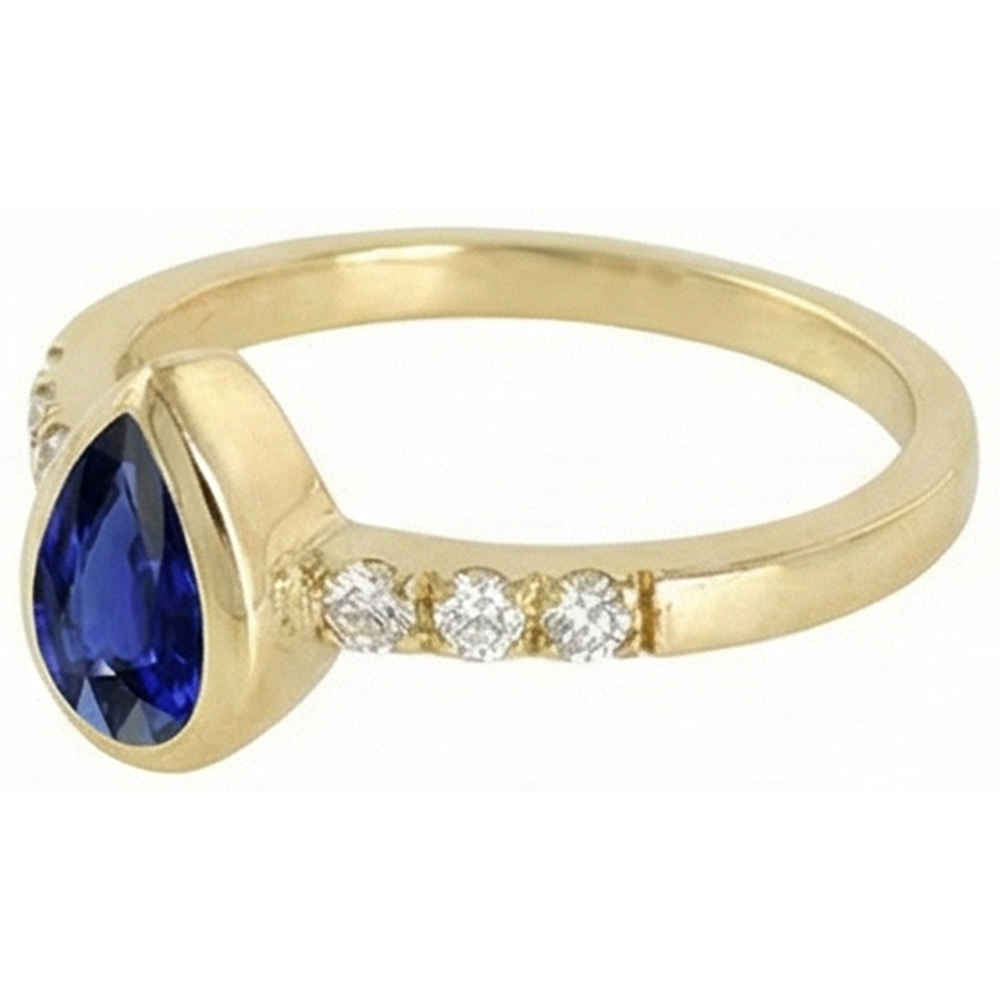 natural round sapphire 2ct watch close up detail