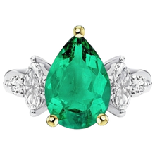 Authentic Colombian Emerald Gemstone Ring – front view