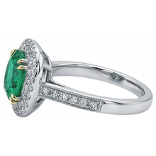 High-End Emerald Gemstone Ring 3 ct – top view