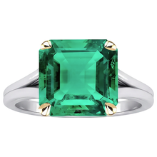 Earth-Mined Fine Emerald Precious Stone Ring 5 ct 14 Karat Two Tone Gold – front view