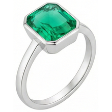 Real Fine Emerald Precious Stone Ring – front view