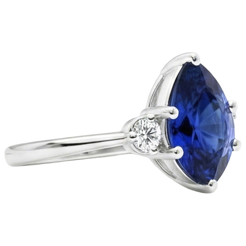 natural round sapphire 3.50ct ring close up detail