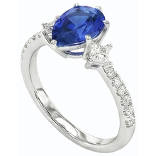 natural round sapphire 3ct ring close up detail