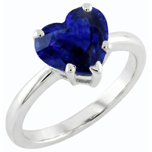 natural heart sapphire 2ct ring close up detail