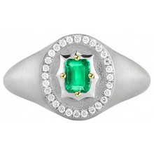 Natural Emerald Gemstone Ring – profile view