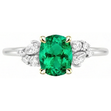 Luxury Emerald Colored Stone Ring 2 ct – front view