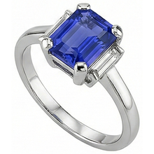natural emerald sapphire 2.50ct ring close up detail