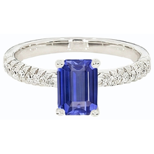 natural emerald sapphire 3.75ct ring close up detail