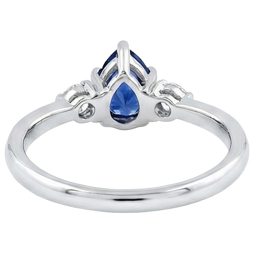 natural round sapphire 1.50ct ring on white background