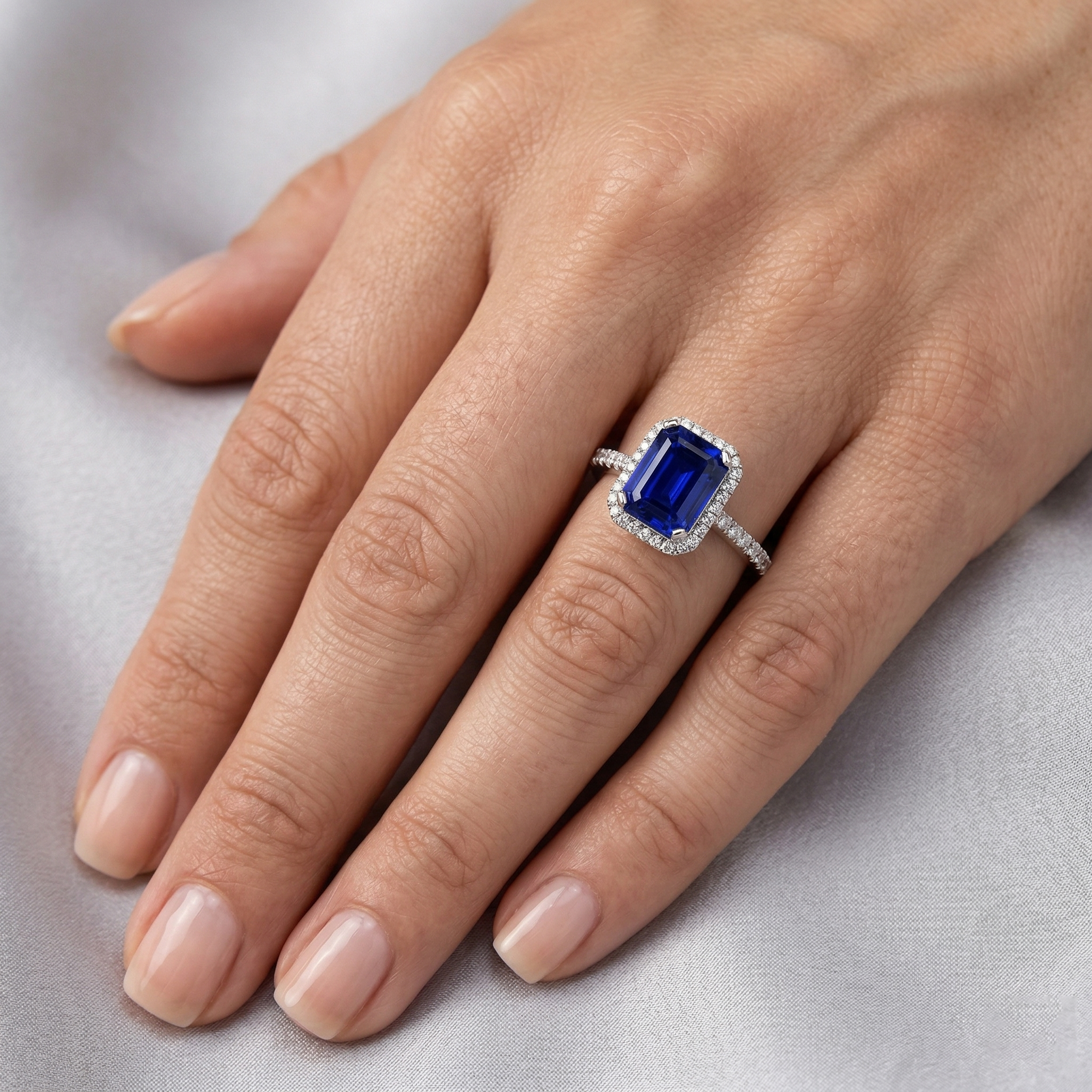 natural round sapphire 3.50ct ring with diamond accents