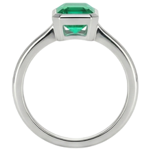 Handcrafted Emerald Gemstone Ring 2 ct – detail view