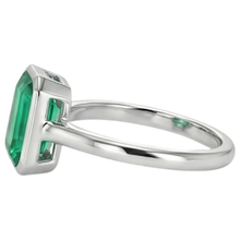 Emerald Cut Emerald ring in 14K White Gold – top view