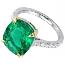 Brilliant Emerald Gemstone Ring 4 ct – angle view