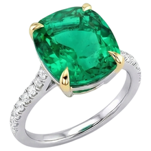 Cushion Emerald ring in Two-Tone 14K Gold – side view