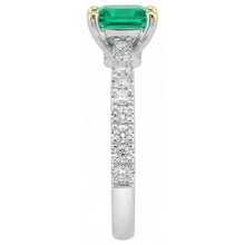 Brilliant Colombian Emerald Gemstone Ring 2 ct – top view