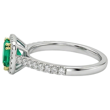 Dazzling Emerald Precious Stone Ring 3 ct – top view
