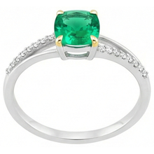 Earth-Mined Emerald Precious Stone Ring – angle view