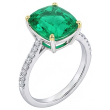 Authentic Colombian Emerald Precious Stone Ring 3.50 ct 14 Karat Two Tone Gold – front view