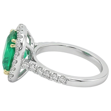 Authentic Fine Emerald Colored Stone Ring 2.50 ct 14 Karat Two Tone Gold – angle view