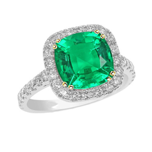 Refined Fine Emerald Colored Stone Ring 2.50 ct – main view