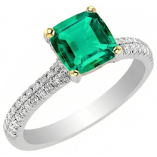 Cushion Cut Emerald ring in 14K Two Tone Gold – side view