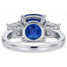 natural cushion sapphire 4ct ring band detail
