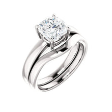 Cushion Fine Diamond ring in 14K White Gold – side view