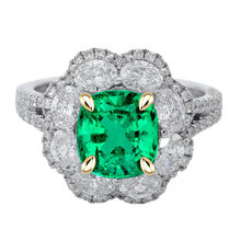 Cushion Cut Colombian Emerald ring in 14 Karat Two Tone Gold – main view
