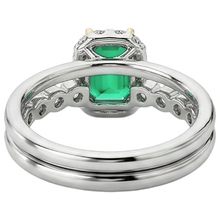 Luxurious Precious Stone Ring 2 ct – back view
