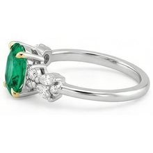 Timeless Gemstone Ring 2 ct – profile view