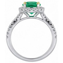 Shimmering Fine Emerald Gemstone Ring 2 ct – top view