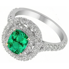 Sophisticated Colombian Emerald Precious Stone Ring 2 ct – angle view