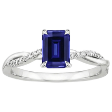 natural emerald sapphire 1.50ct ring close up detail