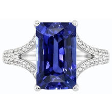 natural emerald sapphire 4.50ct ring close up detail