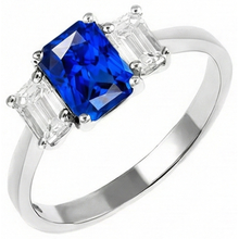 natural radiant sapphire 2.50ct ring close up detail