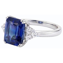 natural emerald sapphire 3ct ring close up detail