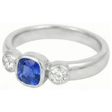 natural emerald sapphire 1.50ct watch close up detail