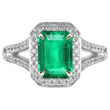 Earth-Mined Fine Emerald Gemstone Ring – front view
