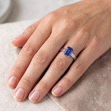 Emerald Solitaire 2 Carats White Gold Ceylon Sapphire Ring