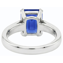 natural emerald sapphire 3ct ring close up detail