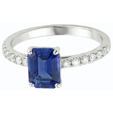 natural emerald sapphire 2.50ct ring close up detail